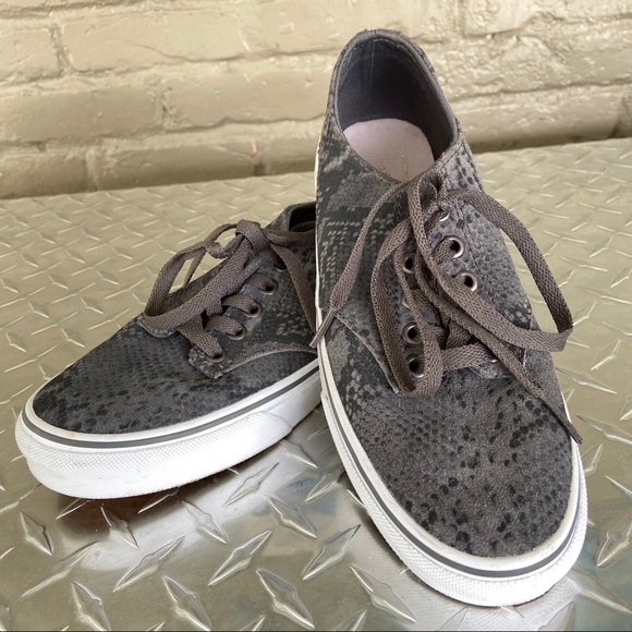 Vans Off the Wall Gray & White Sneakers Snake Skin Print Shoes Women’s Size 7 - Picture 1 of 10